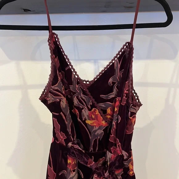 J.O.A Los Angeles Dress - Picture 2 of 5